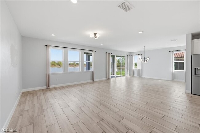 Building Photo - 2038 Grove Dr