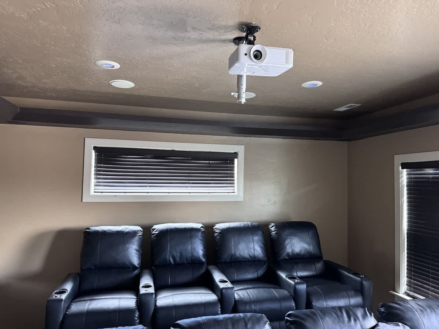 Building Photo - 5327 N Red Hills Pl