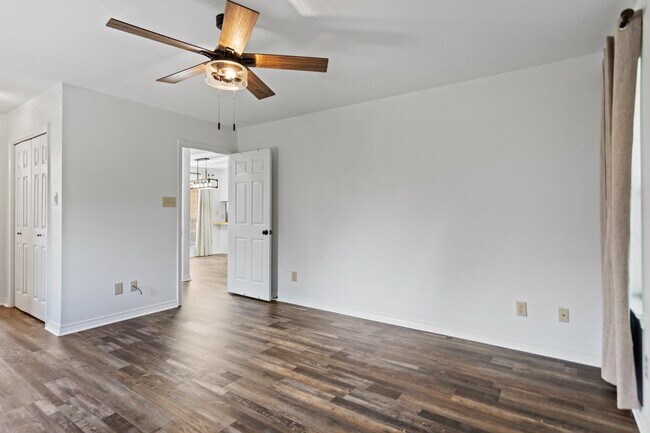 Building Photo - 87133 Golf Club Dr