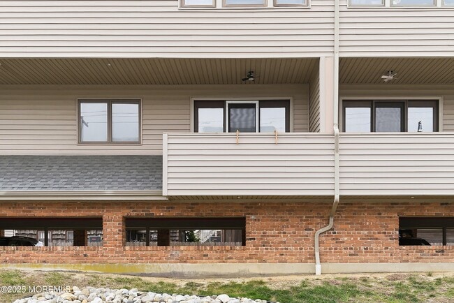 Building Photo - 132 Sampson Ave