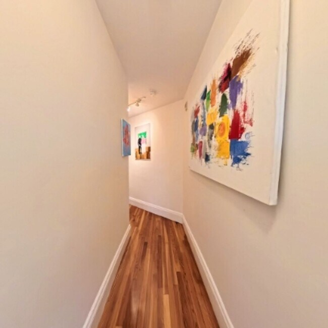 Building Photo - Large Unit in brookline Village, In-Unit Washer and Dryer, One Parking Space is Included