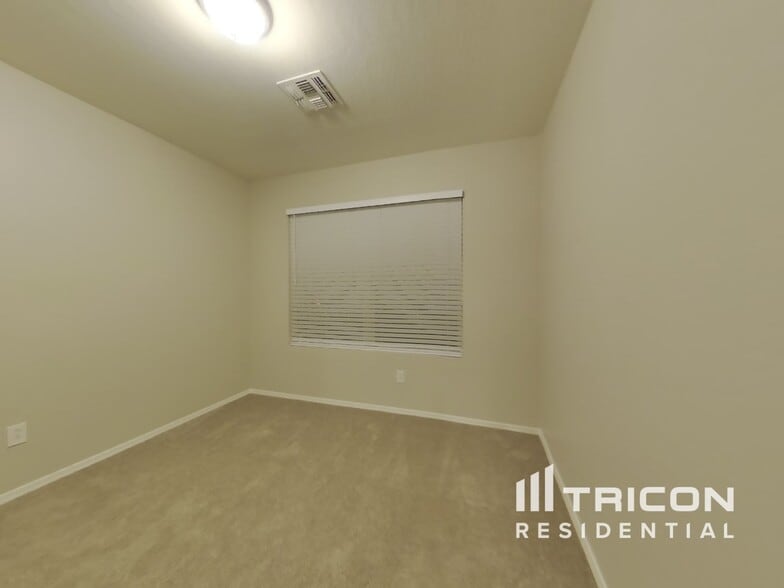 Building Photo - 11522 W Charter Oak Rd