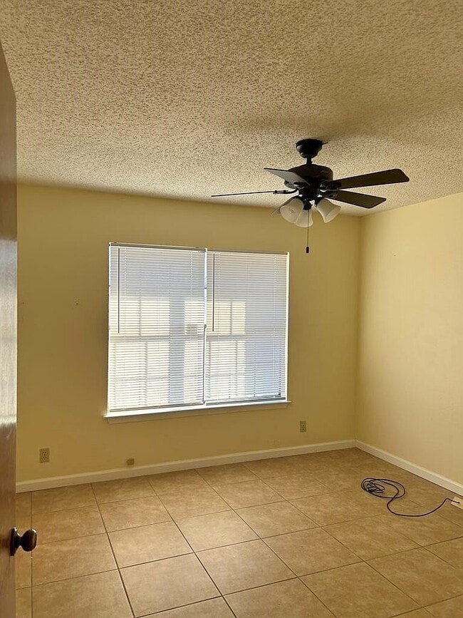 Building Photo - 7730 Sandpiper Way