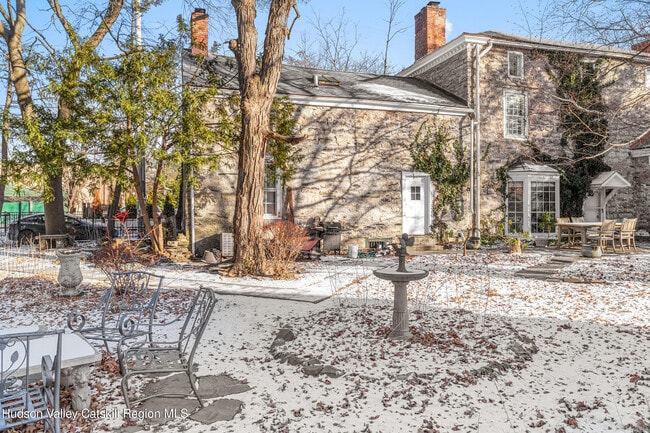 Building Photo - 43 Crown St