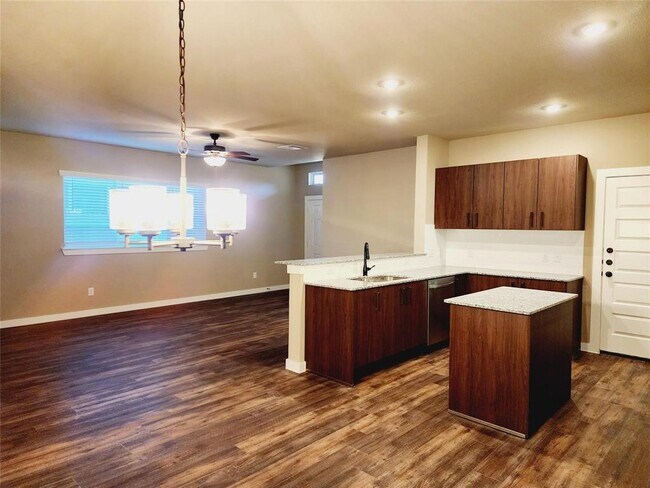 Building Photo - 9836 Grosbeak Ln