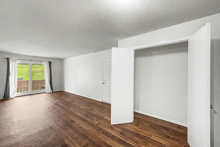 Building Photo - 709 Ashlawn Pl