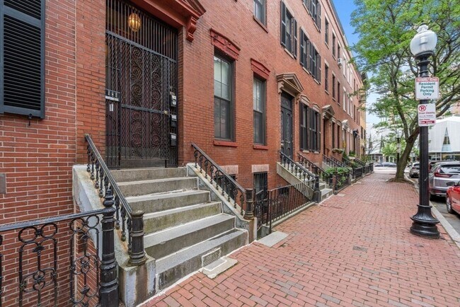 Building Photo - 28 Milford St