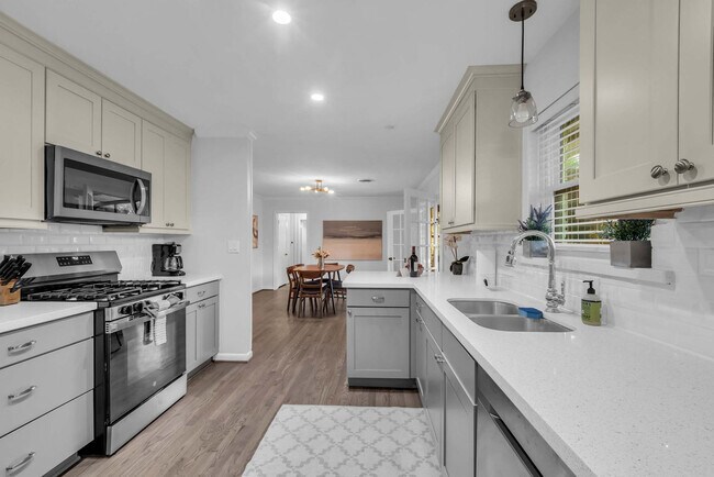 Building Photo - 5403 Carew St