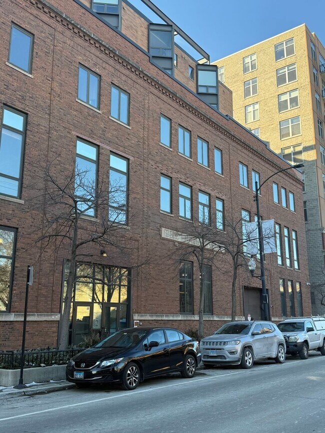 Primary Photo - 222 S Racine Ave
