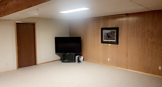 Building Photo - 8071 Emery Rd