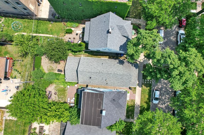 Building Photo - 823 Hamlin St