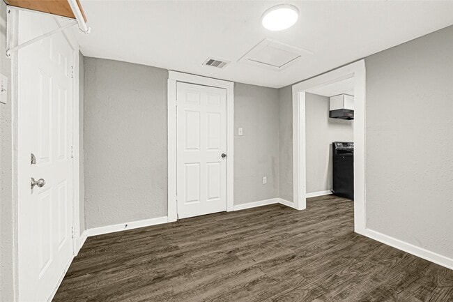 Building Photo - 6218 Woodrow St