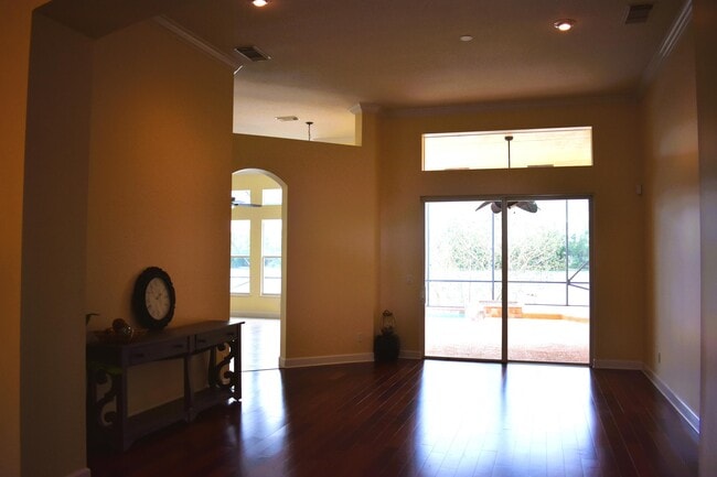 Building Photo - 895 SW Grand Reserves Blvd