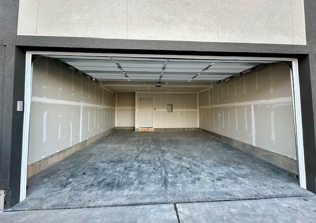 Building Photo - NT 3389