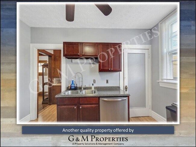 Building Photo - Rare Park Ave Rental – Spacious 3-Bedroom with Original Charm