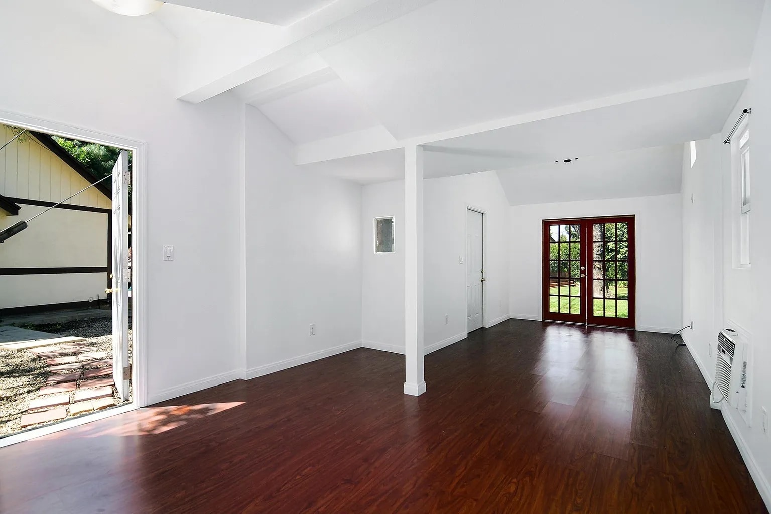 Building Photo - 17601 Tarzana St