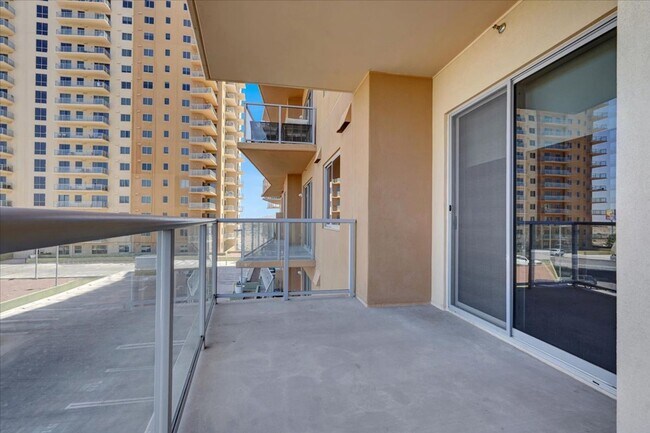 Building Photo - High Rise Condo in One Las Vegas- 4 bedrooms, 3.5 Baths- 2872 Sq. Feet