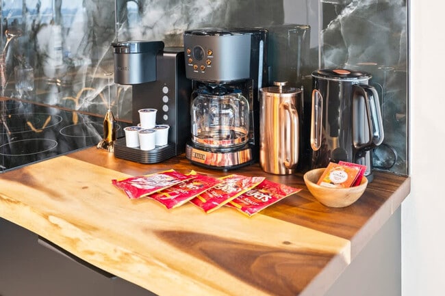 Building Photo - 8743 Thomas Dr