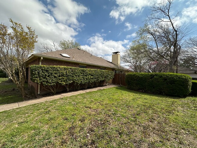 Building Photo - 4738-4740 Berridge Lane