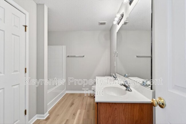 Building Photo - 2703 Stafford St