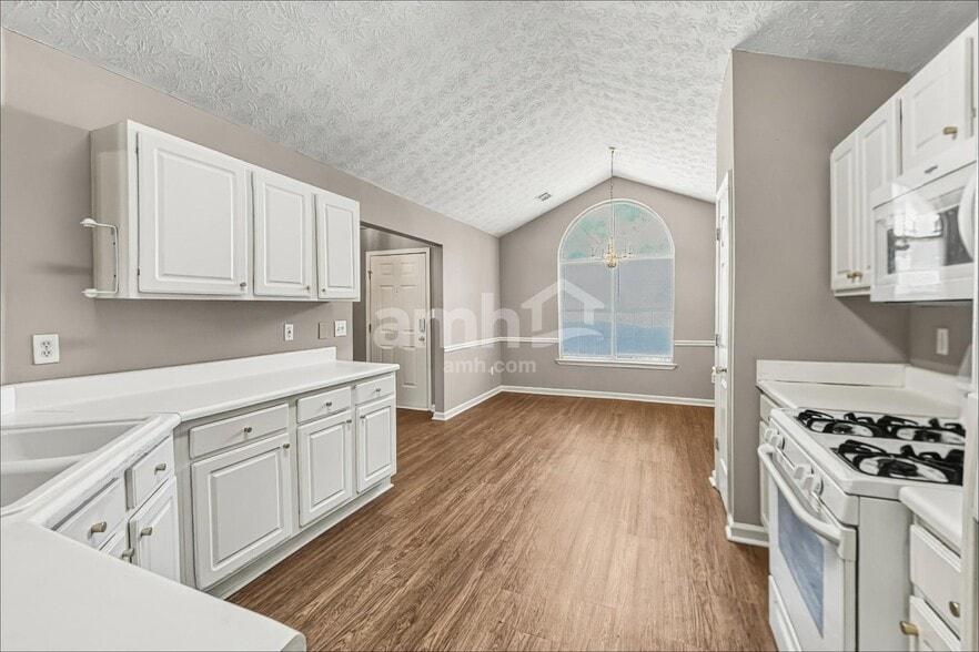 Building Photo - 1300 Wilkes Crest Dr