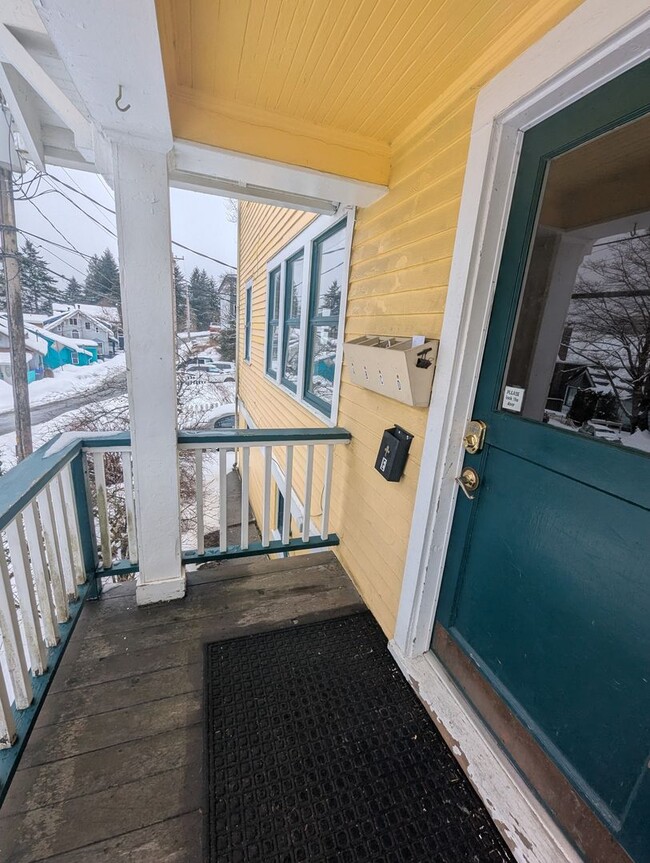 Building Photo - 312