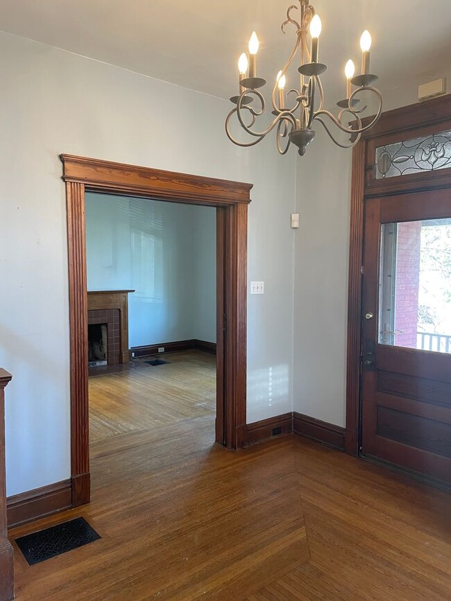 Building Photo - HYDE PARK SINGLE FAMILY HOME WITH OFF-STREET PARKING AND PATIO