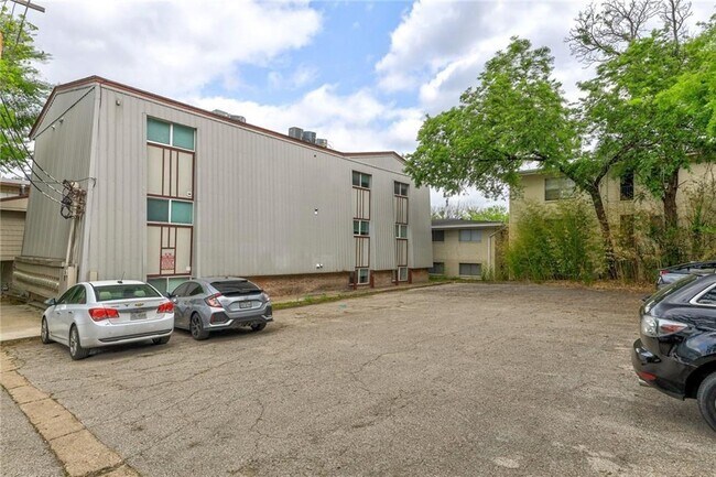 Building Photo - 2207 Leon St
