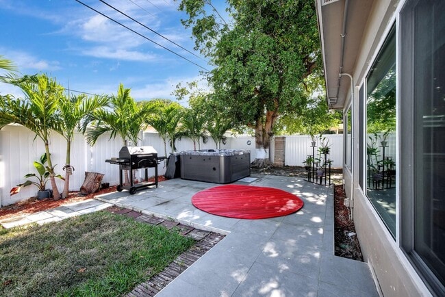 Building Photo - 2260 NE 62nd St