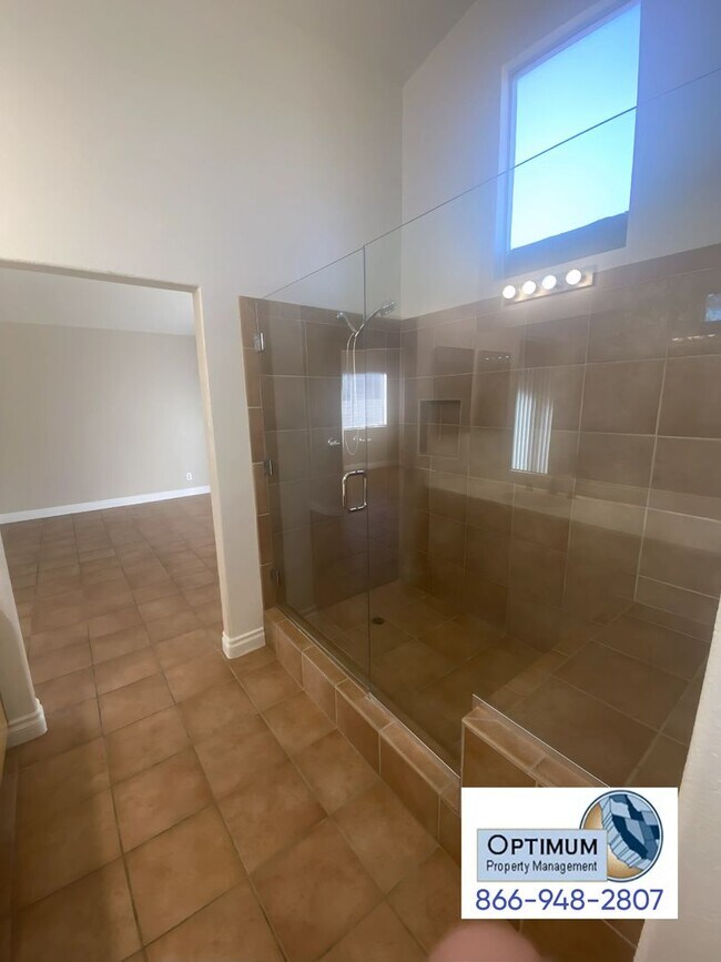 Building Photo - Charming 3-Bedroom, 2-Bathroom Home with E...