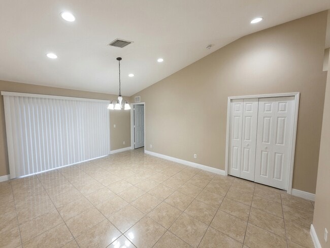 Building Photo - 313A Melissa Dr