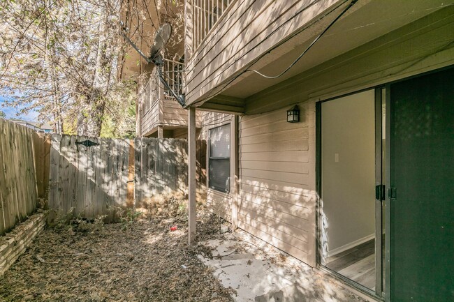 Building Photo - FULLY REMODELED 2 bedroom, 2 Bath in MONTI...