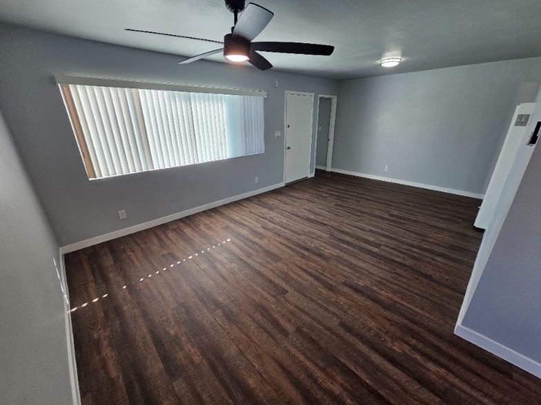 Building Photo - 1533 W 84th St