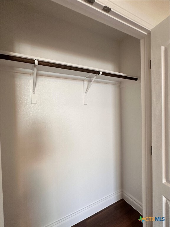 Building Photo - 2017 Ridge View Dr