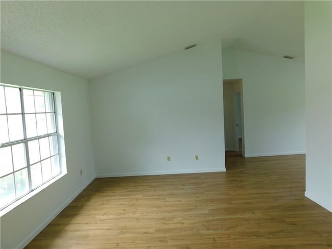 Building Photo - 873 Barber St