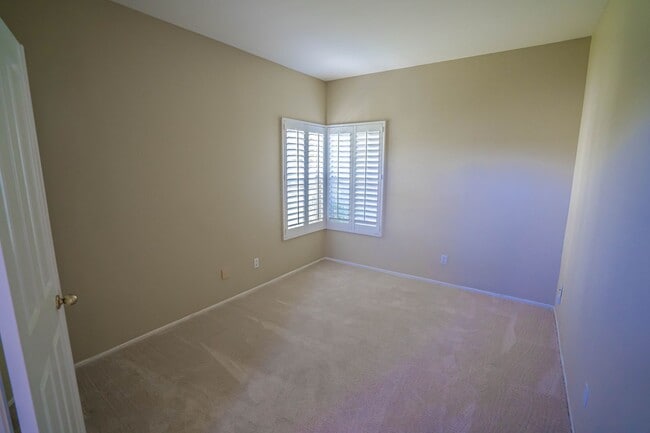 Building Photo - Northbridge 4 Bedroom Home in Valencia!