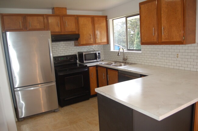 Building Photo - 721 Scenic Heights Rd