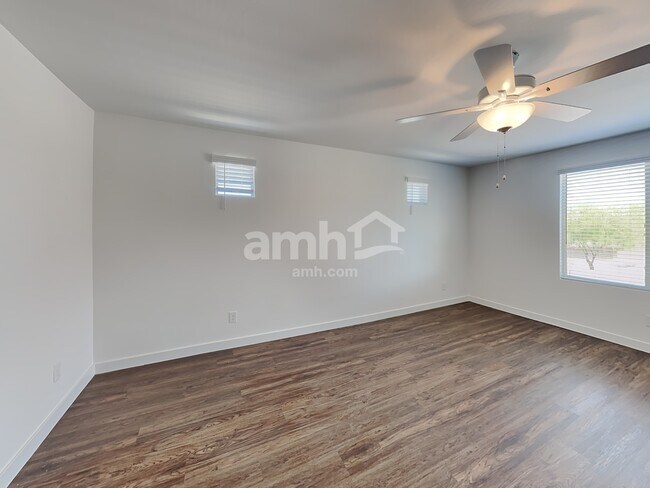 Building Photo - 4137 S 105th Dr