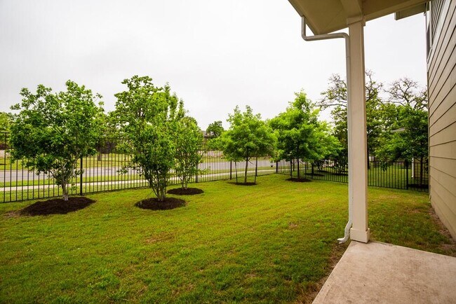 Building Photo - 10604 Wills Lp