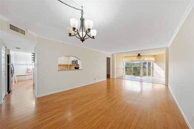 Building Photo - 1811 Sabal Palm Dr