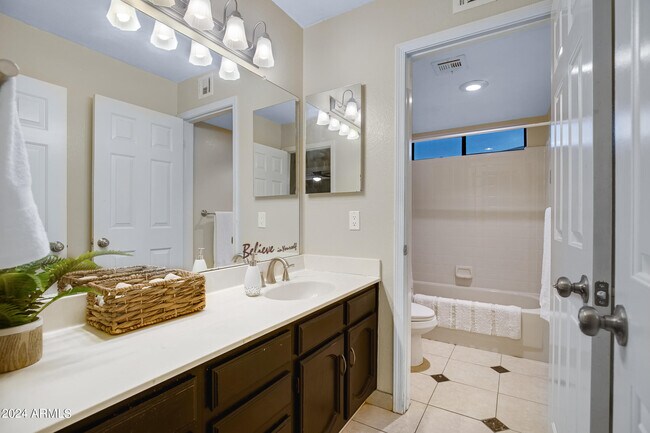 Building Photo - 5431 W Cochise Dr