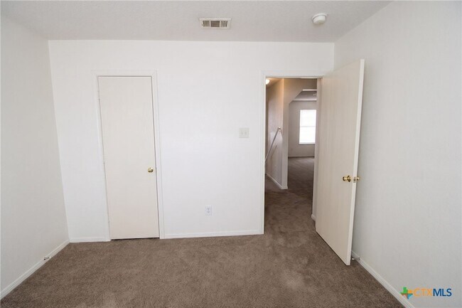 Building Photo - 4607 Lloyd Dr