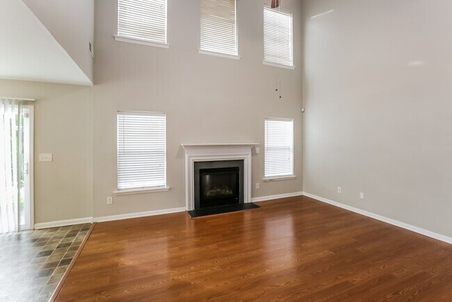 Building Photo - 926 Marthas View Dr NW