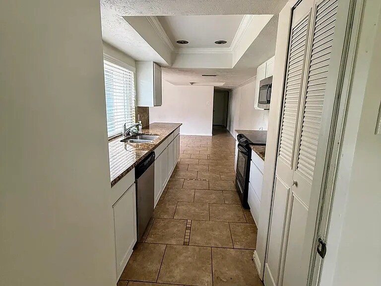 Building Photo - 5024 Middleton Cir