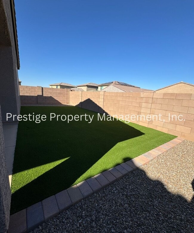 Building Photo - 3/2 Lovely Southwest Home With an Open Layout