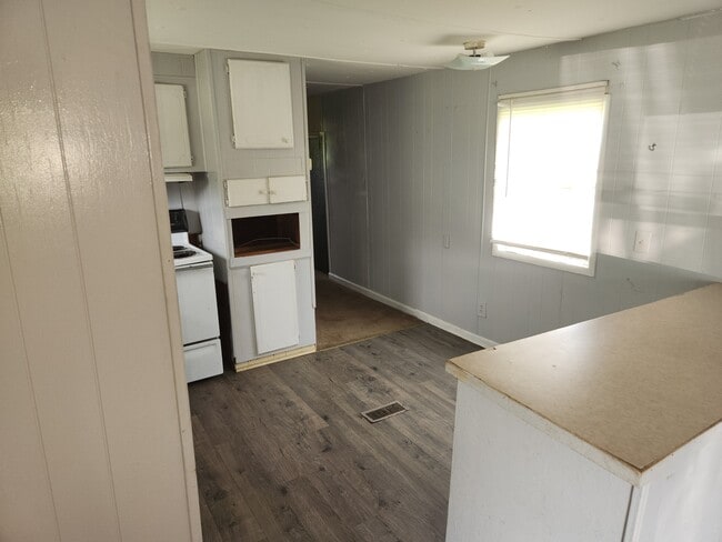 Building Photo - 3765 Gainsville Rd
