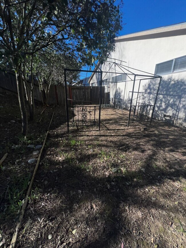 Building Photo - 5335-37 CASTLE STREET