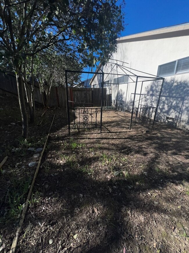 Building Photo - 5335 Castle St