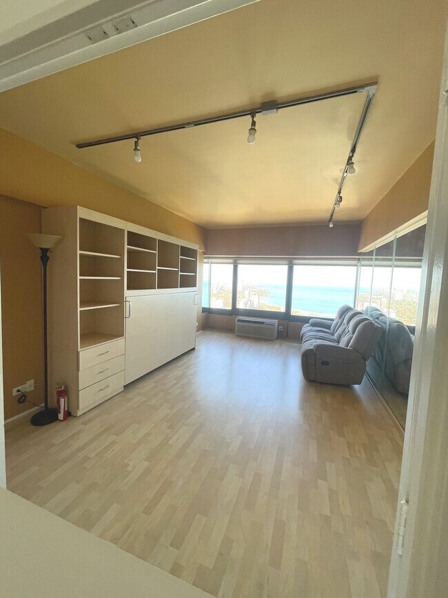 Building Photo - 175 E Delaware Pl