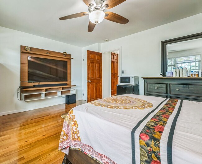 Building Photo - Experience Modern Luxury: Fully Renovated ...